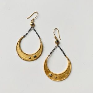 Satya Jewelry crescent moon earrings 🌙